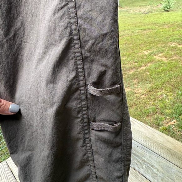 The North Face Women’s Tan Convertible Cargo Pants Size 14 - Picture 7 of 12